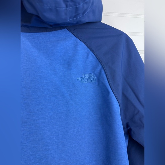 The North Face women’s 2 toned blue hooded windbreaker jacket. Size large. - Picture 5 of 9